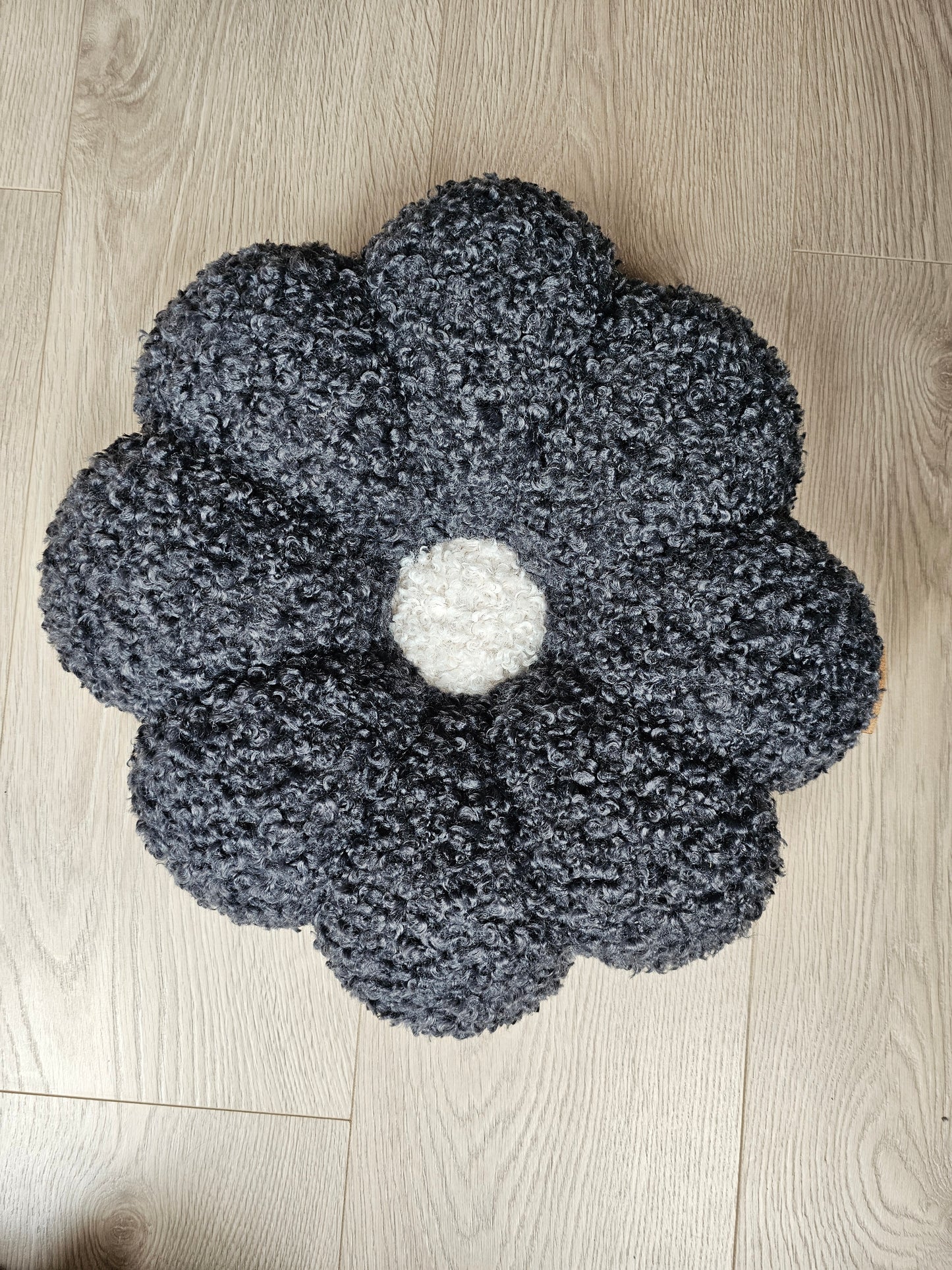 Coussin Daisy Fait à la Main